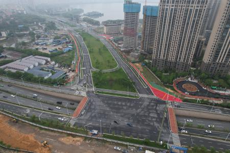 市国资委舒洪调研员赴丹霞路查抄“五一”假期安全出产工作