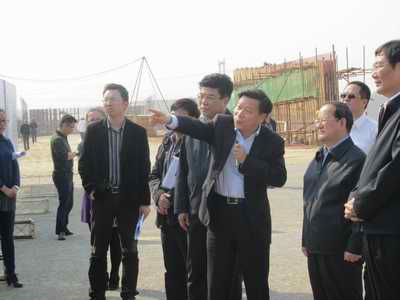 江西省省长鹿心社光临幼微工业园项目部领导工作